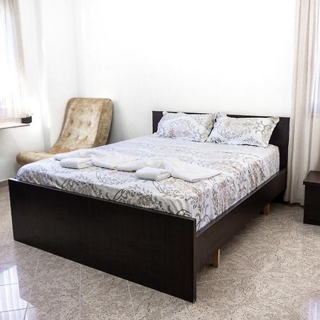 City Center Two Private Bedrooms Near Scanderbeg Square On Shared Apartment Tirana Exterior foto