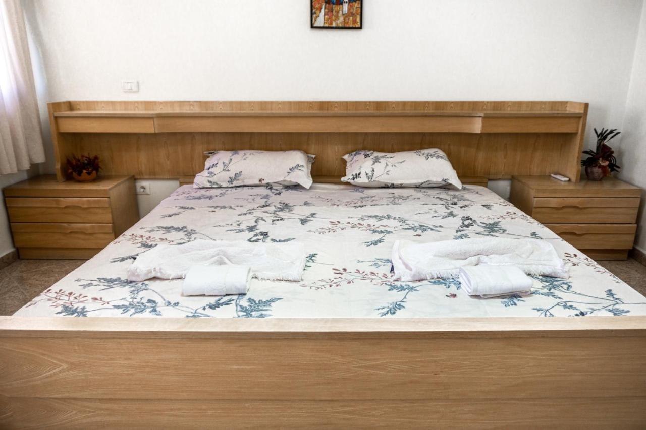 City Center Two Private Bedrooms Near Scanderbeg Square On Shared Apartment Tirana Exterior foto