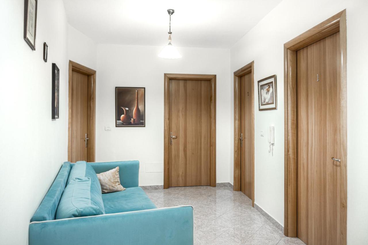 City Center Two Private Bedrooms Near Scanderbeg Square On Shared Apartment Tirana Exterior foto