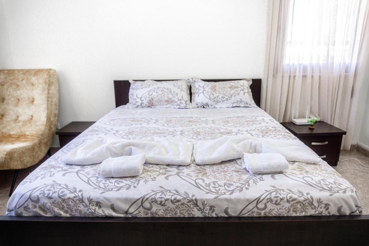City Center Two Private Bedrooms Near Scanderbeg Square On Shared Apartment Tirana Exterior foto