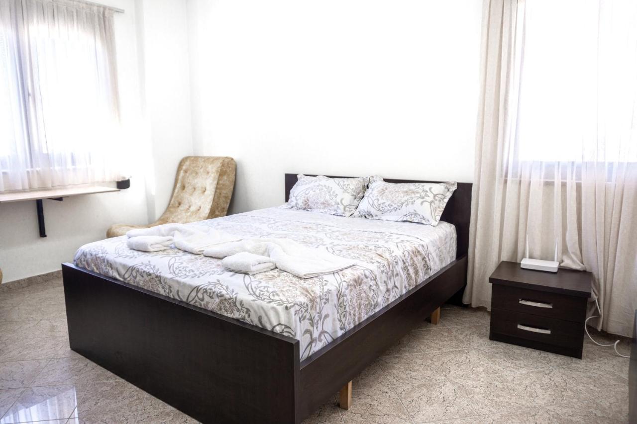 City Center Two Private Bedrooms Near Scanderbeg Square On Shared Apartment Tirana Exterior foto